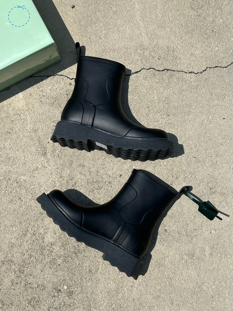 Off White logo rubber boots