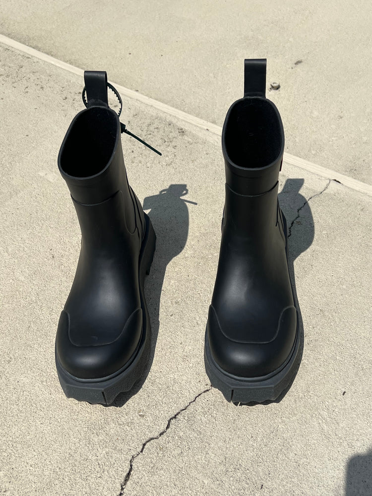 Off White logo rubber boots